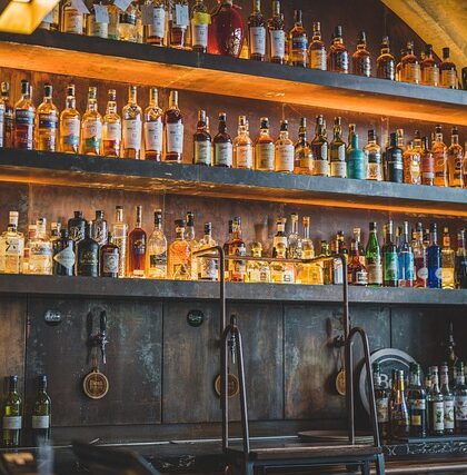 Ekspertens tips: Køb vin billigst under black week