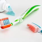 Tandbørstekrus vs. elektrisk tandbørste: Hvad er bedst for dine tænder?